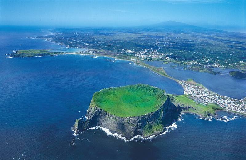 從空中看城山日出峰